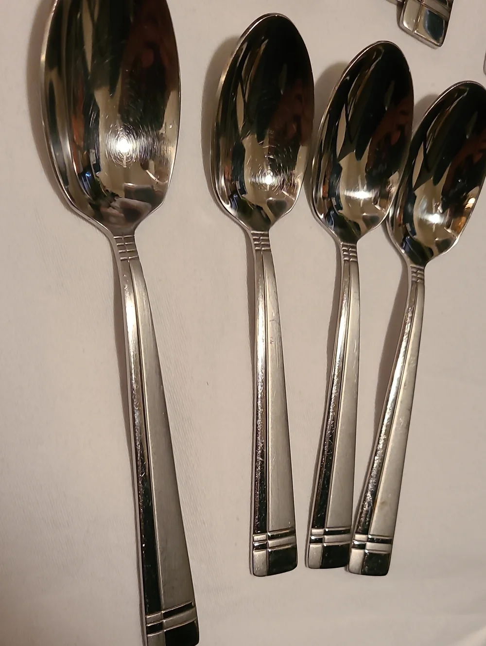 Oneida Amsterdam 18/10 Flatware Silverware Fork Knife Spoon Frosted Accent